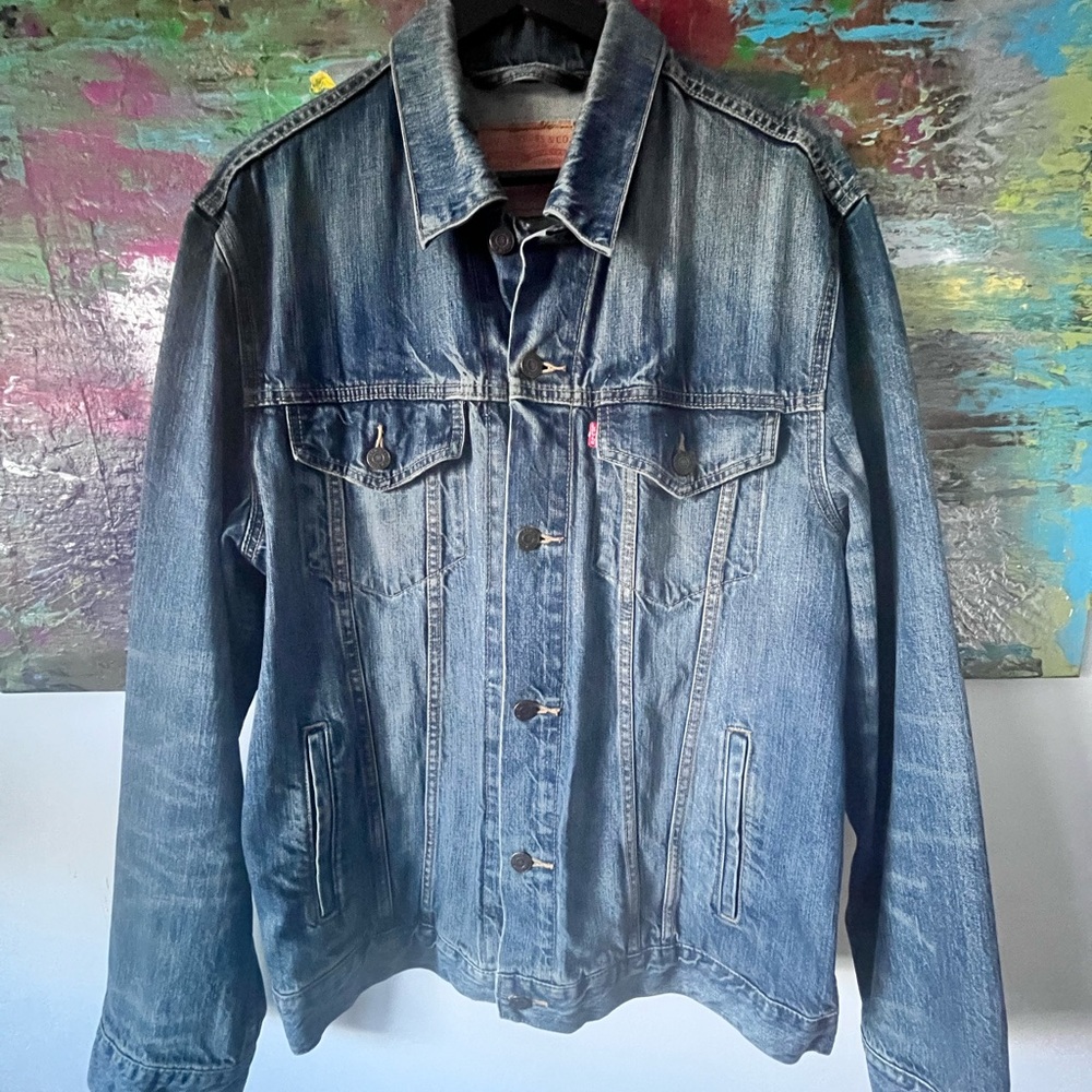 Levi's Blue Denim Trucker Jacket with Distressed Style
